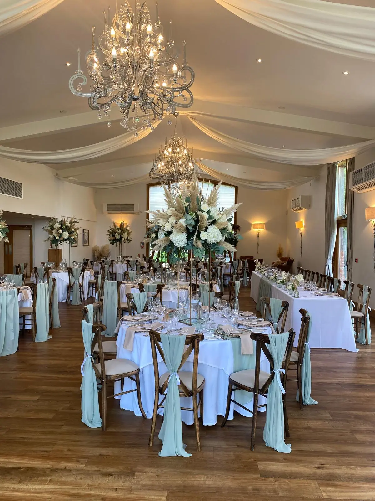 Elegant Table Arrangement with Rustic Touches