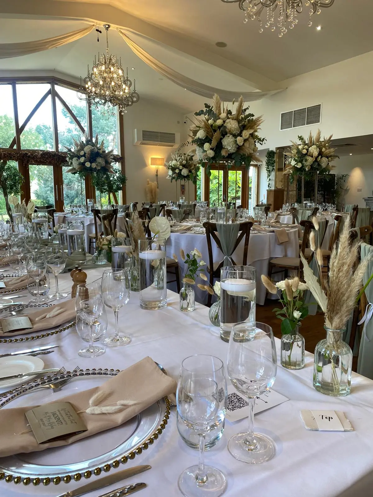 Top Table Styling with Candlelight Detail